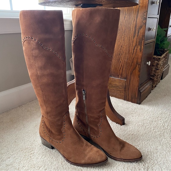 Frye Ray Grommet Brown Suede Women's Boots 9.5 NWOT - Picture 2 of 15